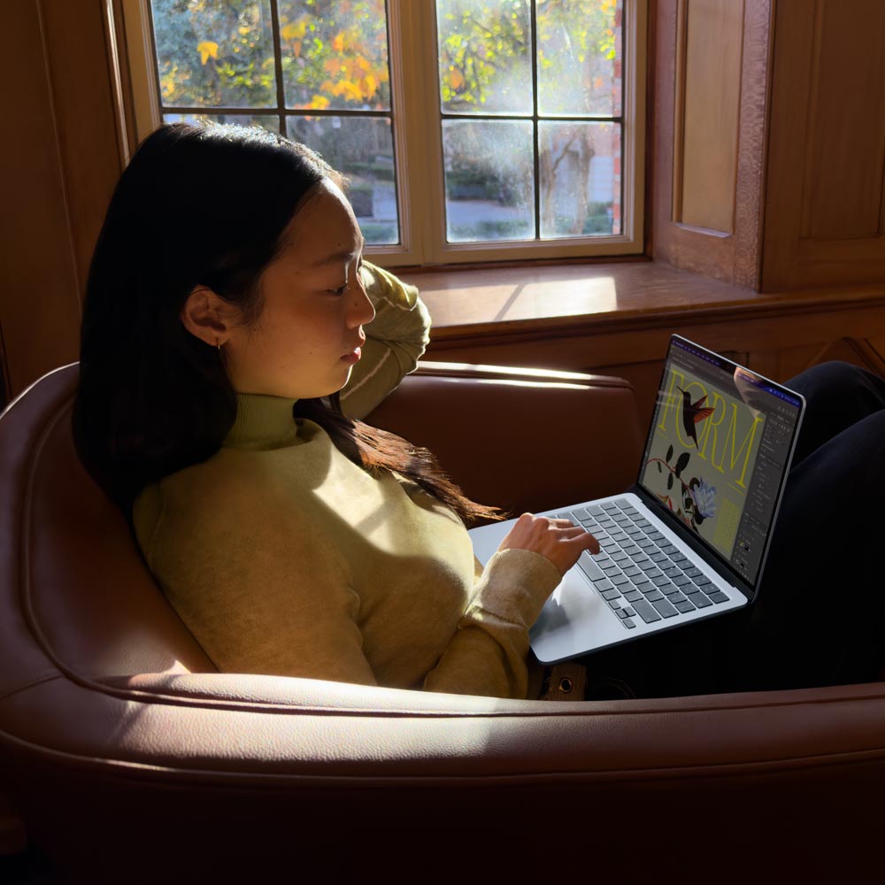 MacBook_Air_13-in_M5_Sky_Blue_PDP_Image_Position_7__MY-EN